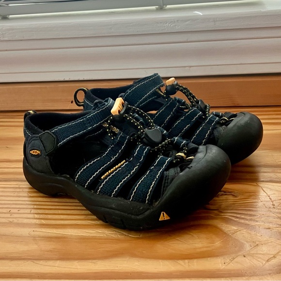 KEEN Boys Newport H2 Navy Black Yellow Waterproof Sandals Water Shoes Sz 10 - Picture 3 of 4